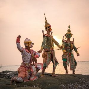 Thai_dance_yacht_cruise